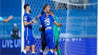 شوط مثير ينتهي بتقدم الزعيم على أهلي جدة بهدفين