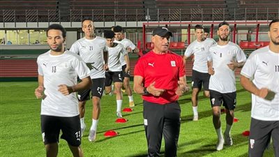 محاضره واجتماع لشوقي غريب مع اللاعبين