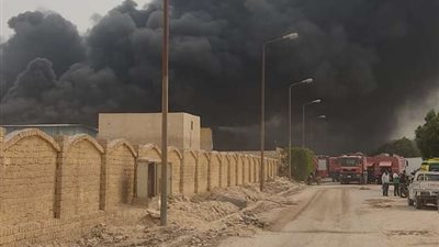 السيطرة على حريق مصنع في بني سويف