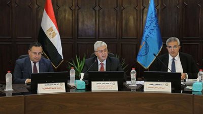 رئيس جامعة سوهاج يشارك في الاجتماع الدوري للمجلس الأعلى للجامعات بالإسكندرية