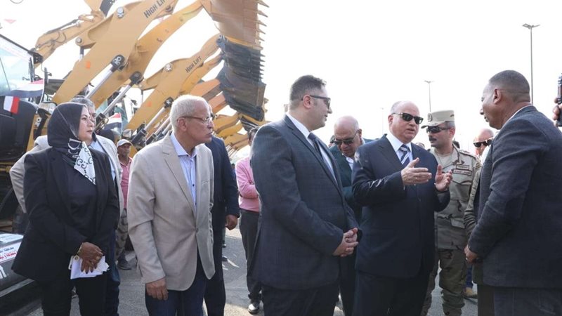 اصطفاف المعدات الهندسية