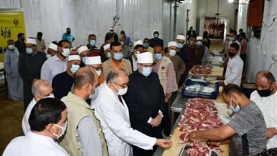 وزير الأوقاف يتفقد تجهيز لحوم الأضاحي بمجزر البساتين