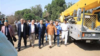 محافظ سوهاج ومدير الأمن يتفقدان موقع حادث انهيار منزل بقرية 