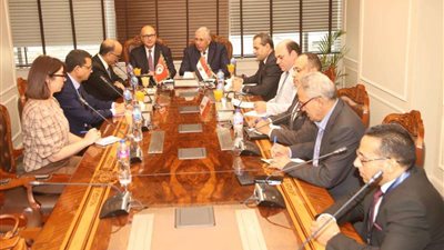 وزير الزراعة يبحث مع وزير الفلاحة التونسي دفع آليات تعزيز التعاون بين البلدي