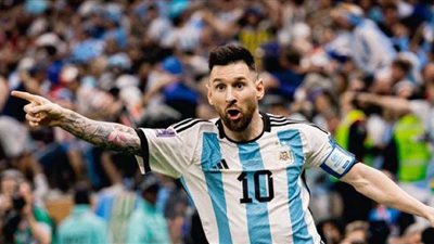 تتويج لـيونيل ميسي بـالكرة الذهبية.. تفاصيل