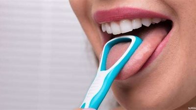 فوائد تنظيف اللسان.. تعرف عليها