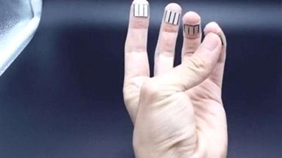 ابتكار جديد يجمع قطرات التعرّق من الأصابع لتشغيل الأجهزة الإلكترونية