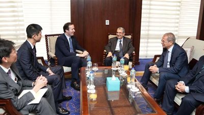 وزير الكهرباء يشهد توقيع اتفاقية تمديد عقد إعادة تأهيل محطتي سيدي كرير والعطف