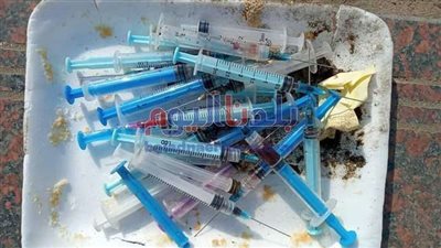 سرنجات وملابس حصيلة يوم واحد داخل نفق أسوا بالمحلة.. والحى يرد (صور)