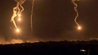 الجيش الإسرائيلي يطلق قنابل مضيئة عند الحدود مع لبنان