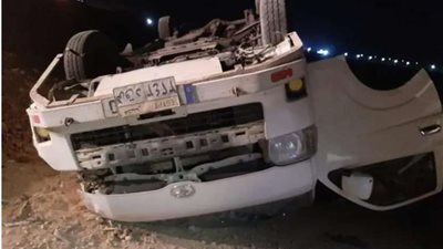 إصابة شخصين في حادث انقلاب سيارة ميكروباص بسوهاج