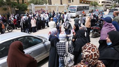 اليوم .. طلاب الشعبة الأدبية يؤدون امتحان علم النفس والاجتماع