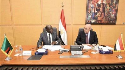 وزير الإسكان يلتقي نظيره الزامبي  لاستعراض التجربة العمرانية المصرية