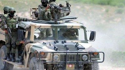 ثورة القضاء على الإخوان ...الجيش التونسي يحتشد أمام مبنى التلفزيون الوطني