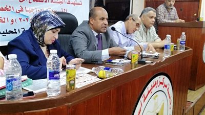 محافظ أسيوط ينظم جلسات تشاور لمناقشة احتياجات المواطنين ووضع مشروعات الخطة الاستثمارية
