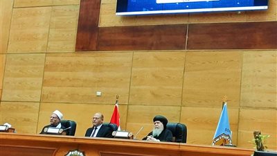 مفتي الجمهورية لطلاب جامعة سوهاج: نعيش مسلمين ومسيحيين كنسيج واحد