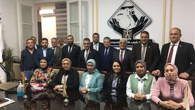 رئيس الهيئة القومية للتأمين داخل تنسيقية الأحزاب السياسيين في أولي جلسات الحوار (صور)