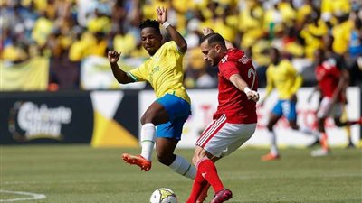 بطاقة حمراء على لاعب صنداونز بعد تدخل بدني قوي