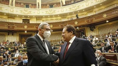 رئيس البرلمان يشيد بدور وكيلي المجلس