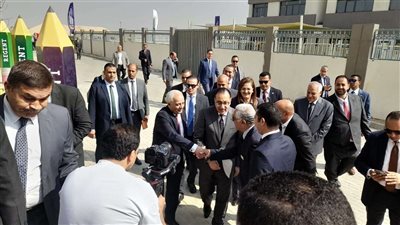 «مدبولي» يتفقد مجمع المدارس الكونية في مدينة 6 أكتوبر