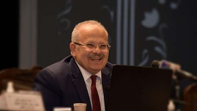 بالصور | مجلس جامعة القاهرة برئاسة الخشت يستعرض موقف المشروعات الكبرى للجامعة