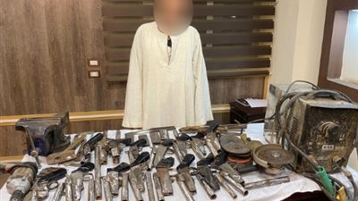 ضبط عاطل لإدارة مسكنه ورشة لتصنيع الأسلحة النارية والاتجار بها ببني سويف