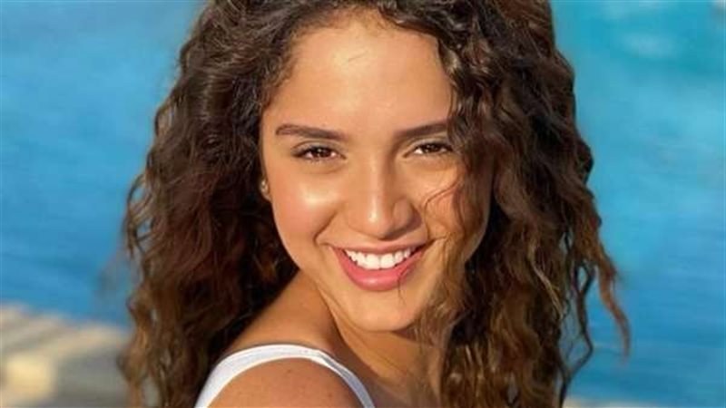 الفنانة رنا رئيس
