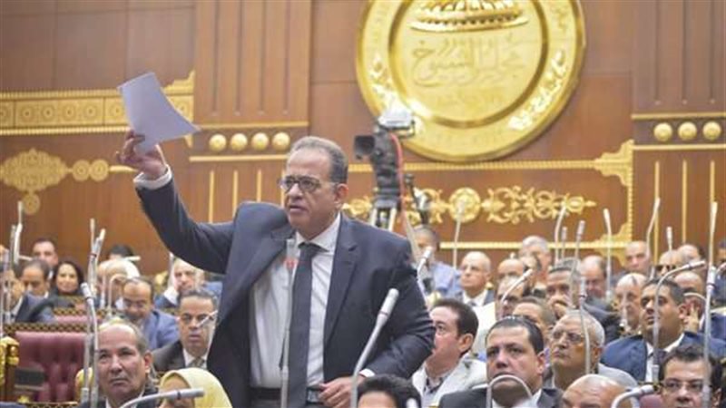 النائب طارق عبد العزيز