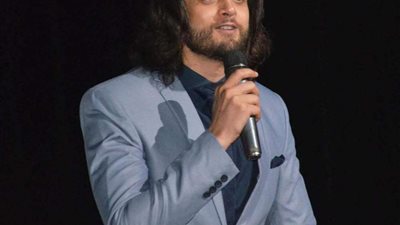 قميص النوم مش مكانة الانستجرام..الفنان عمر خورشيد يوجه نقد لاذع لفتيات التيك توك 