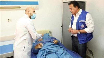 وزير الصحة يتفقد مستشفى بئر العبد ويطمئن على جرحى غزة