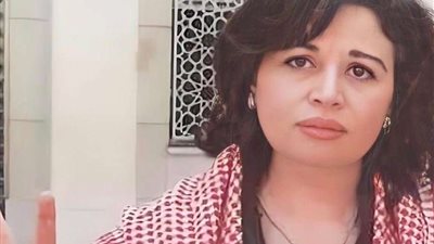 «يملأني الحزن و الألم».. إلهام شاهين ترتدي الزى الفلسطيني في تكريمها بأمريكا