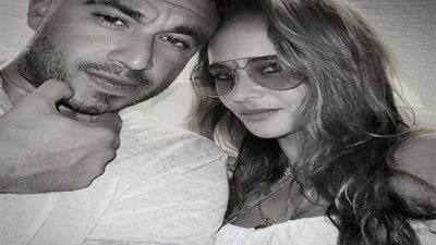 يصغرها بسنوات.. التفاصيل الكاملة لارتباط نيللي كريم وهشام عاشور