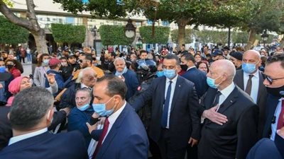 جولة للرئيس التونسي بشارع الحبيب بورقيبة.. وتصريحات نارية بشأن الوضع الحالي (فيديو)