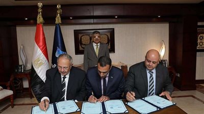 رئيس قناة السويس يوقع اتفاقية المساهمين لتأسيس شركة مصرية للصناعات الغذائية