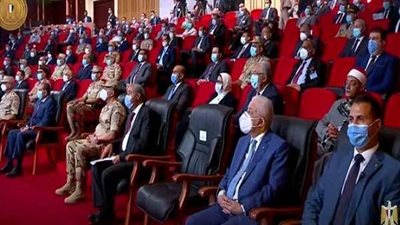 السيسي يعلن موعد تطعيم العاملين في قطاع التعليم بلقاح كورونا