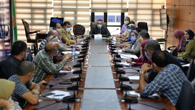 إجتماع لمتابعة الأعمال الجارية بمشروع تطوير منطقة مساكن الجلاء وبأرض حى شرق بالمنصورة