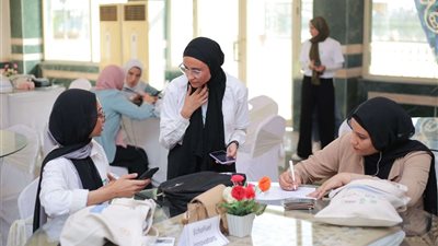 طلاب مبادرة جامعة أسيوط الخضراء يحصدون مراكز متقدمة في مؤتمر 