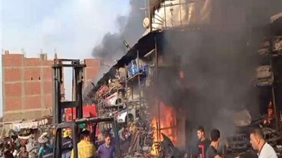 السيطرة على حريق بمخازن خردة في الحوامدية