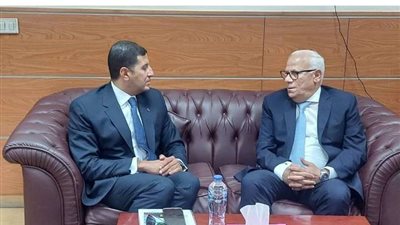 رئيس هيئة الاستثمار يبحث مشاكل مستثمري المنطقة الحرة في بورسعيد