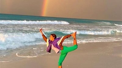 ناهد السباعي تشارك جمهورها صورا من حمام السباحة