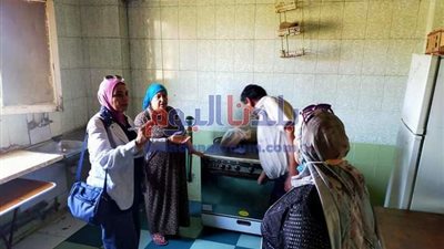 حكاية «سيدة الكرم» في سمالوط.. تقدم وجبات ساخنة للفقراء كل أسبوع