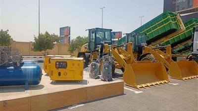 وزير التنمية المحلية يتابع إجراءات تسليم معدات المحطات الوسيطة للمخلفات