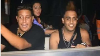 في أول أيام عرض مسرحية شمسية وأربع كراسي.. حمو بيكا يتعرض لموقف محرج