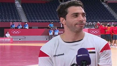 أحمد الأحمر ينسحب من لقاء تلفزيوني باكيًا