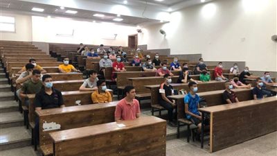 نائب رئيس جامعة بنها يتفقد أول أيام اختبارات القدرات بالكليات