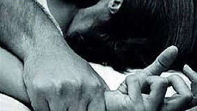 كشف ملابسات فيديو تحرش شخص بسيدة في منطقة هضبة الأهرام