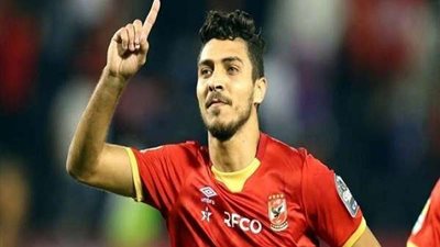 محمد شريف يقود هجوم الأهلي أمام سيراميكا كيلوباترا