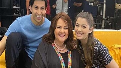 بهذه الكلمات.. ملك أحمد زاهر تودع دلال عبدالعزيز