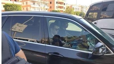 استعدادًا للجنازة.. رامي رضوان يصل مستشفى الشيخ زايد