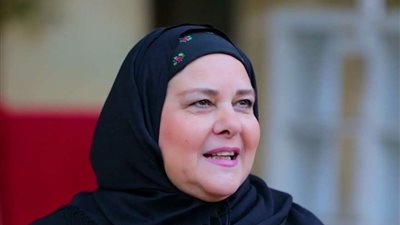 حالة رضا.. دلال عبد العزيز توثق مشوارها مع المرض